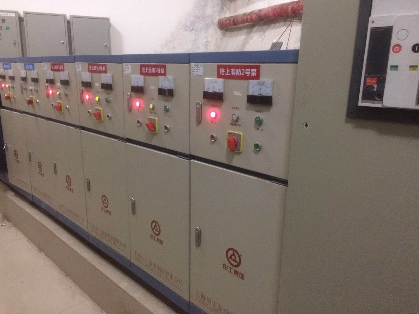 辽宁彩电塔项目消防泵控制柜实拍照片