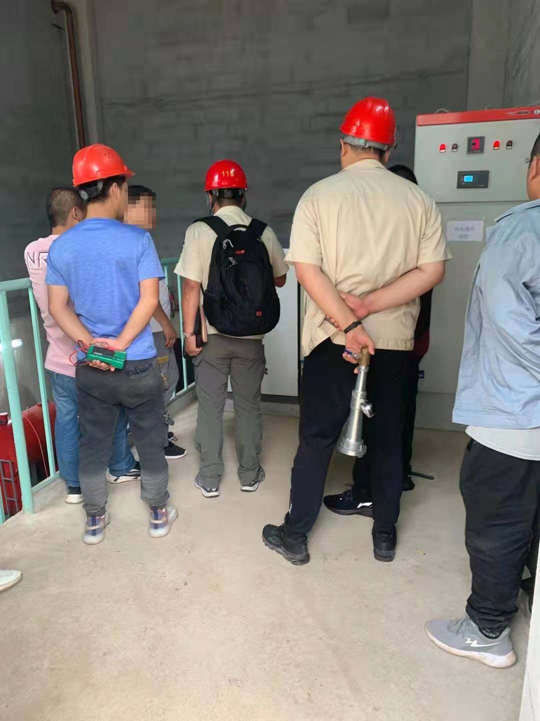 天津东大化工集团项目高压巡检电机启动柜(含机械应急装置)验收现场