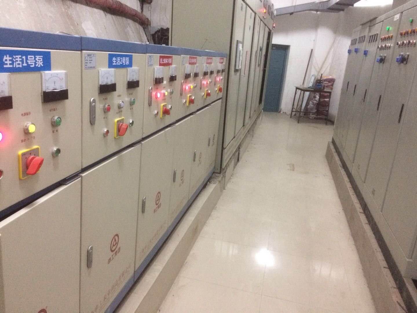 辽宁彩电塔项目水泵控制柜设备照片