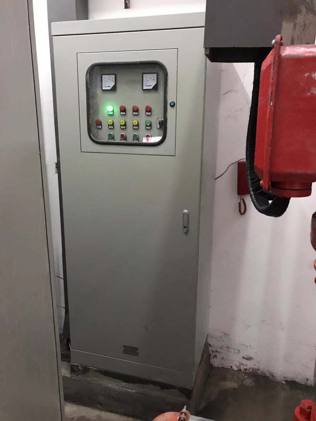 长白联通大楼项目消防控制柜设备照片